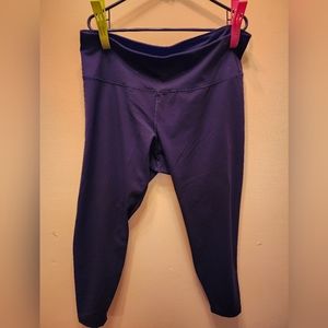 Old Navy activewear, Navy color 2X, go dry high rise waist leggings 7/8 length.